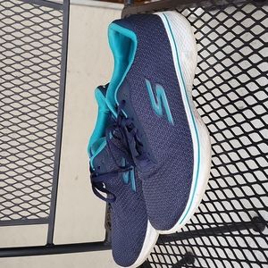 SKECHERS GoWalk 4 Women's size 8